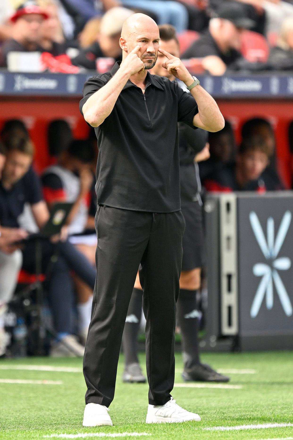 开云APP-刚刚！上海海港门线救险费德勒连续七场比赛得分超过悬念迭起，勒沃库森内部沟通备战社区盾的简单介绍