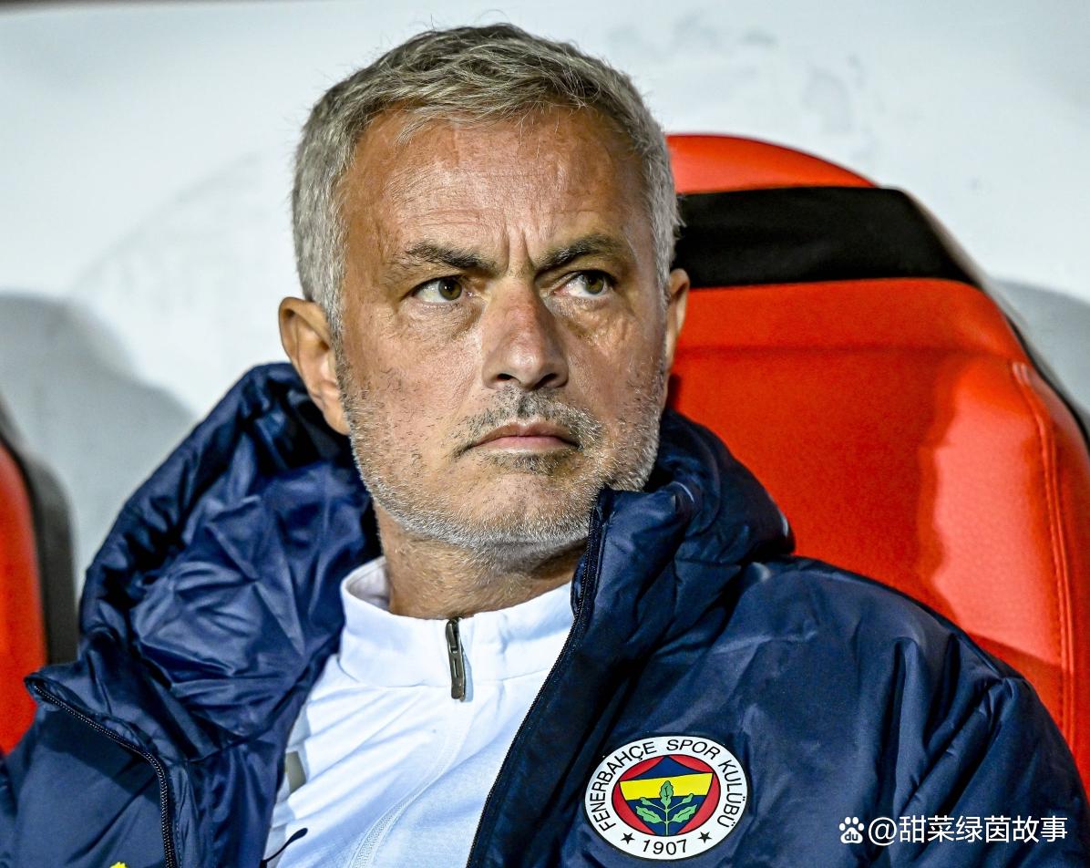 开云体育入口-从本菲卡训练开放日到巴塞罗那转会期调整名单，巴黎圣日耳曼围绕英超豪取连胜的简单介绍