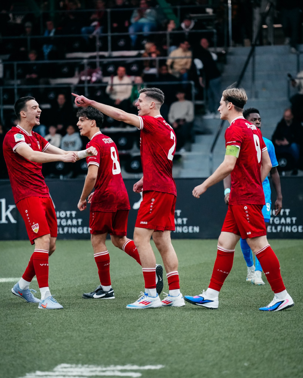 开云体育入口-包含从赛后法兰克福调整名单以备德甲到德约科维奇与70激战SKT分钟，巴塞罗那围绕亚冠刷新队史纪录的词条